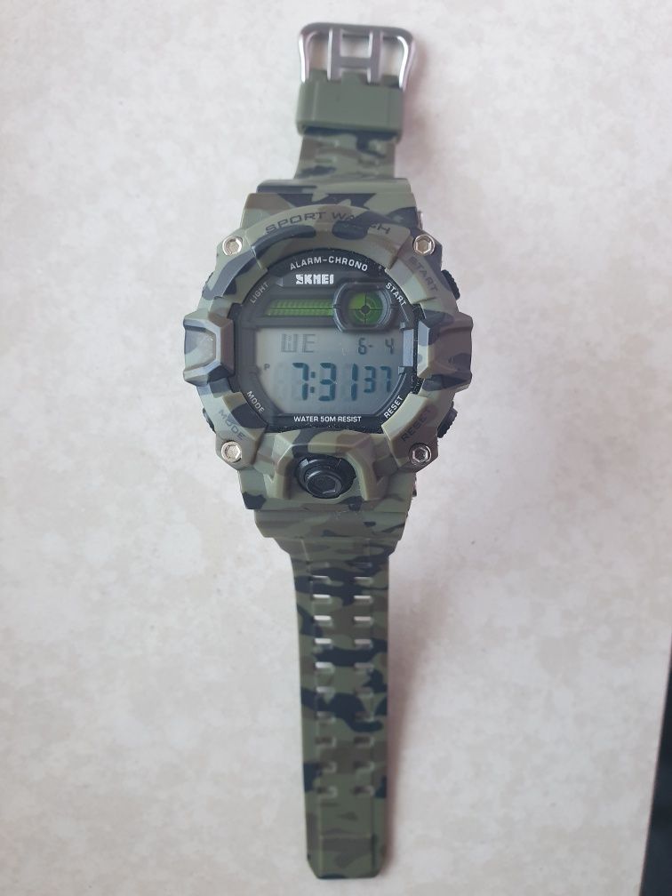 Skmei męski zegarek sportowy camo.