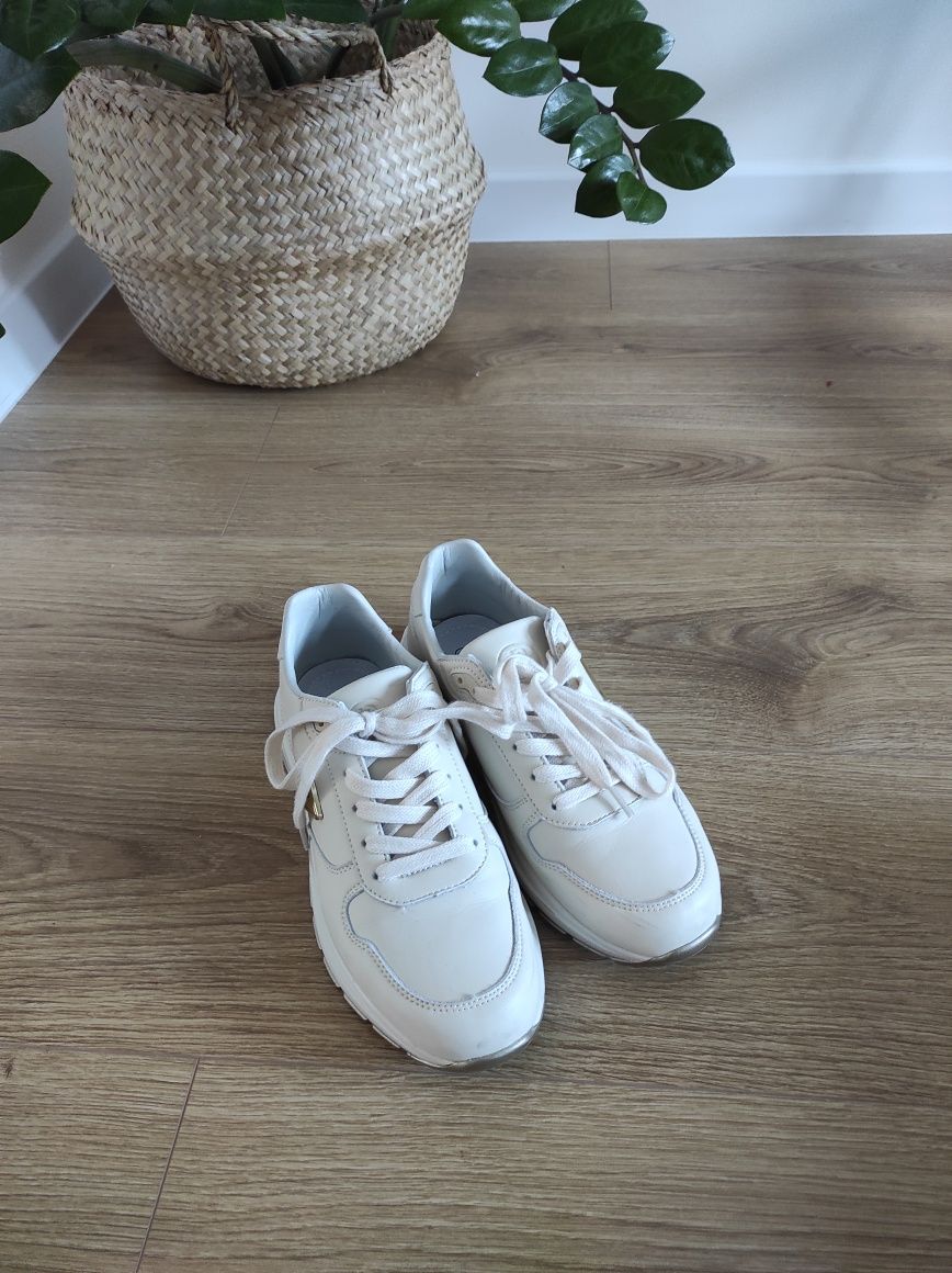 Buty sneakersy beżowe
