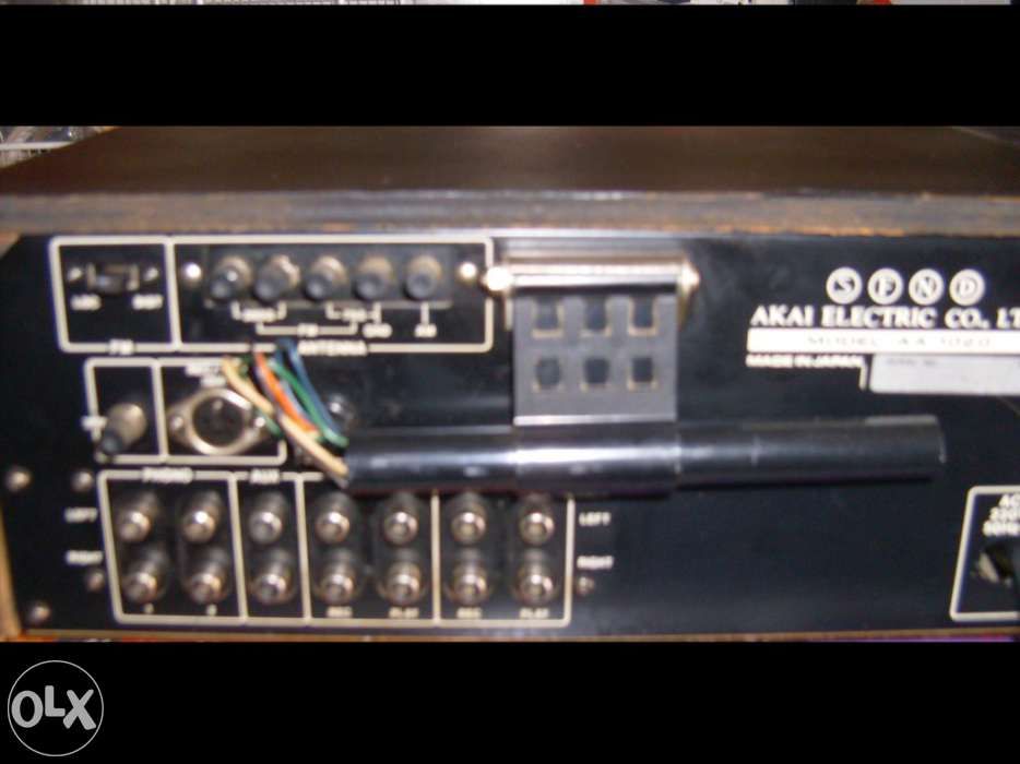 Receiver Akai 1020