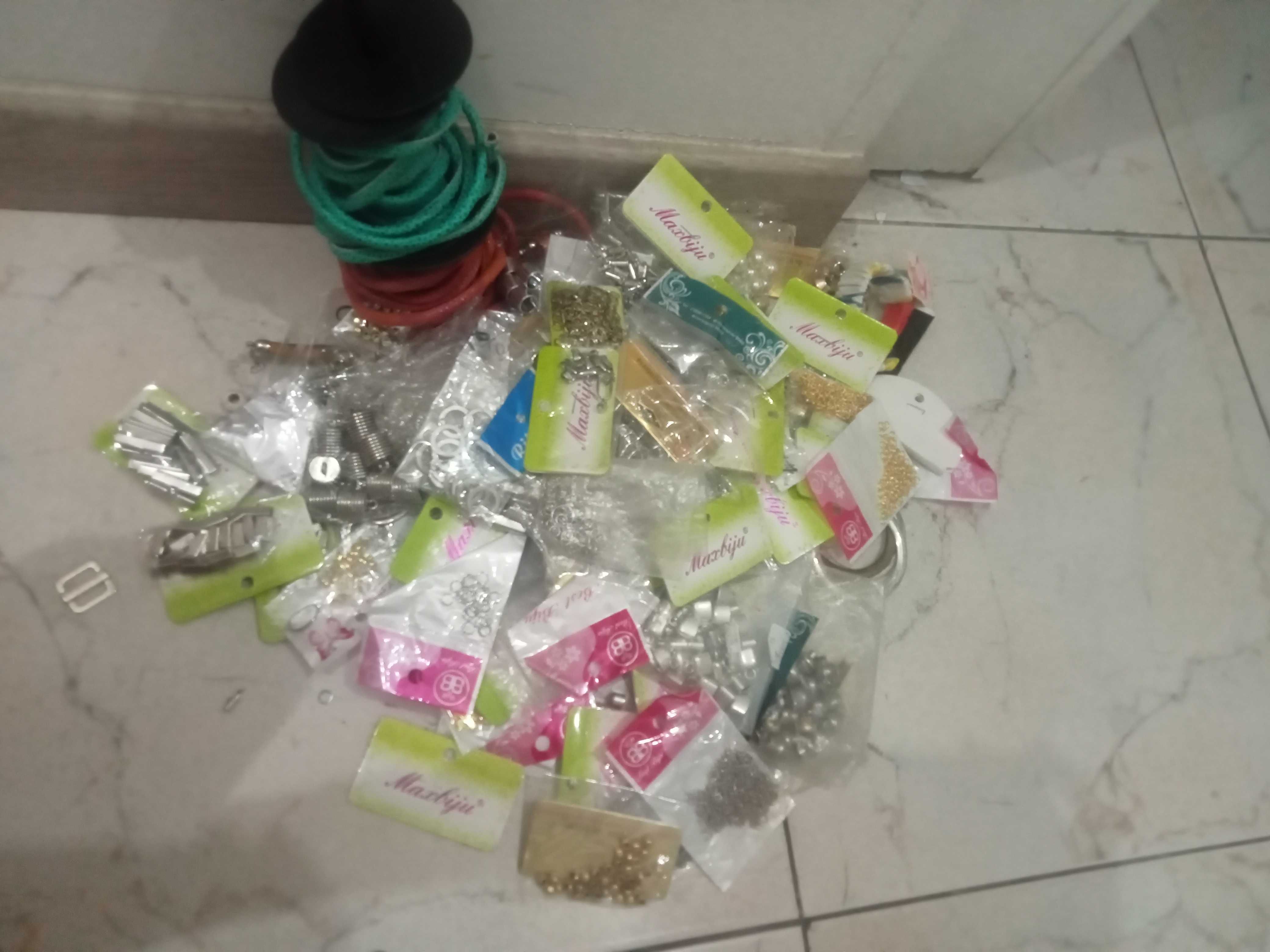 Material de bijuteria