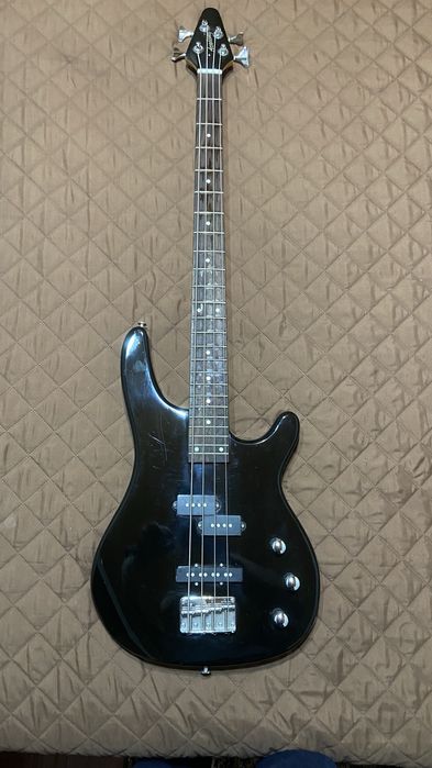 Baixo eletrico e amplificador