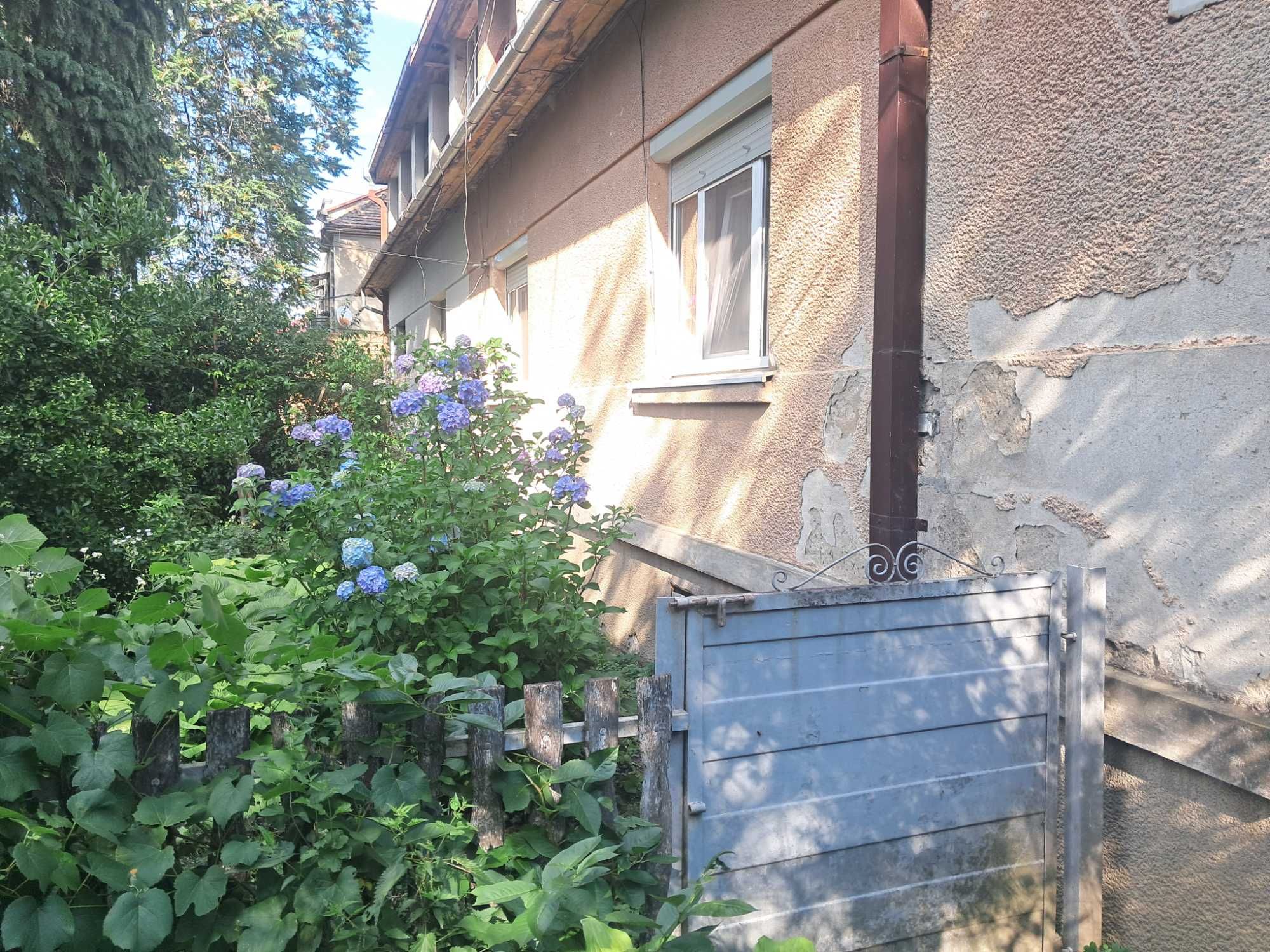 Продаж квартири напівособняку в Ужгороді