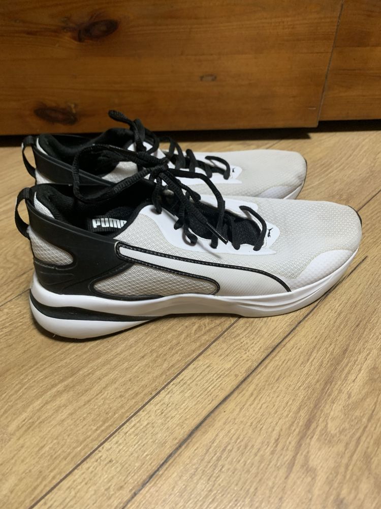 Puma 42 розміру.