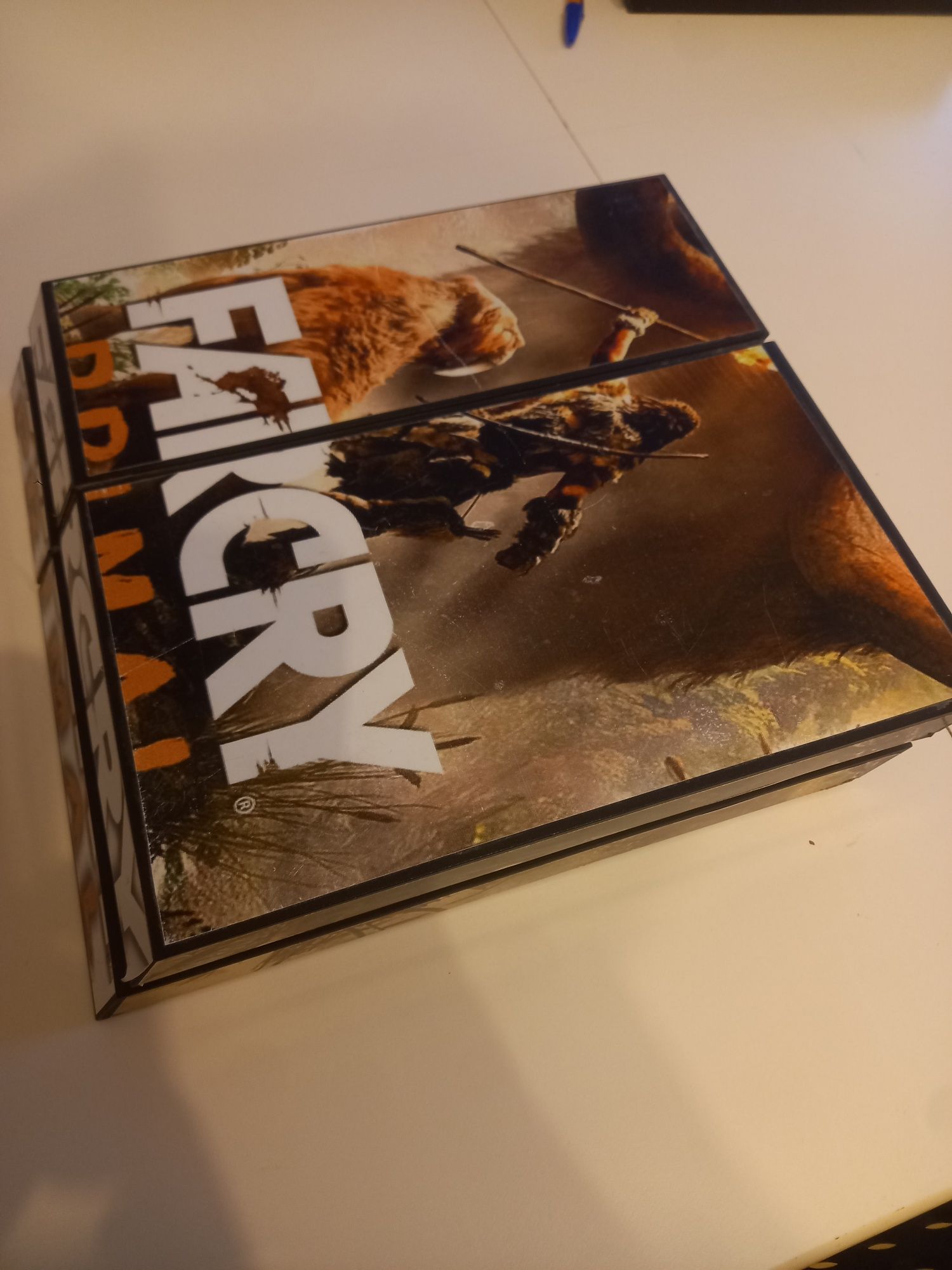 Estou a vender playstation 4 edição limitada de far cry primal.