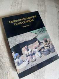livro antigo Instrumentos Musicais de Moçambique