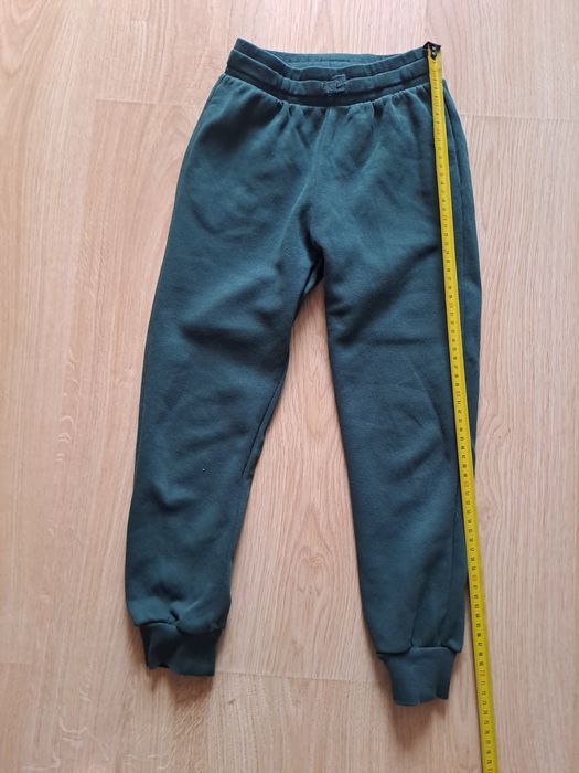Spodnie dresowe z meszkiem, zielone,  firmy h&m,  rozmiar 134