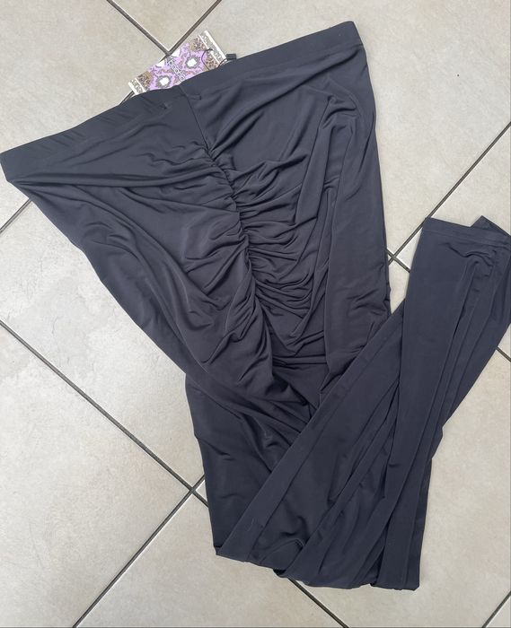 Legginsy roz.44/46 czarne błyszczące marszczone