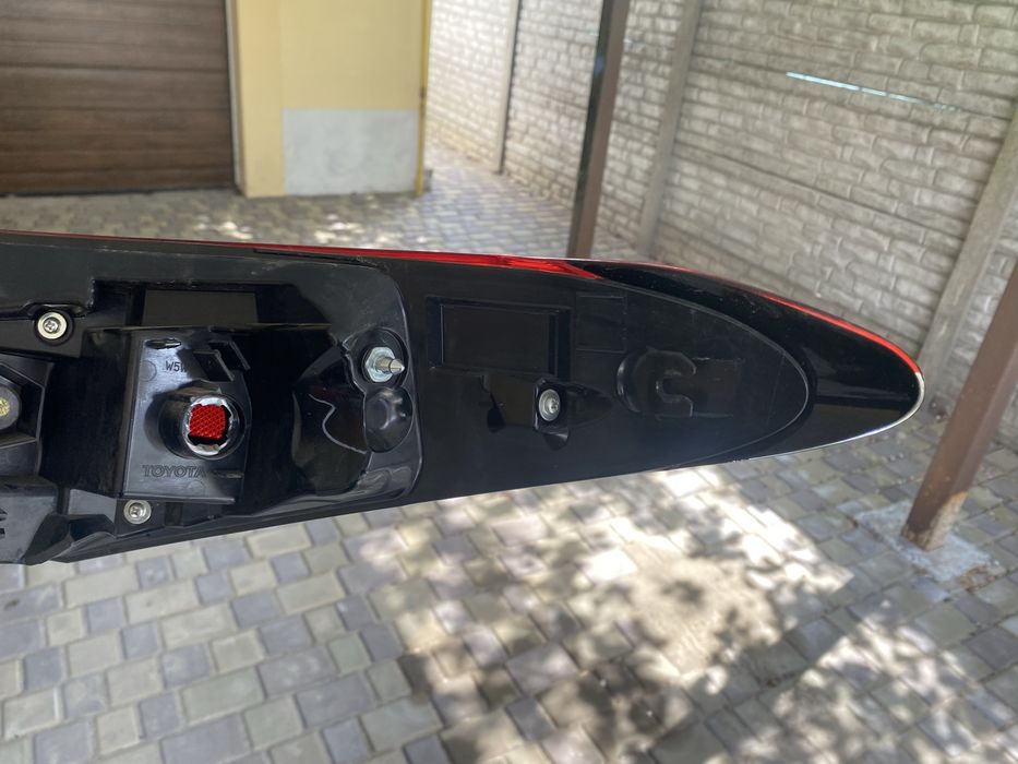 Задний левый фонарь toyota camry 2023года рестайлинг