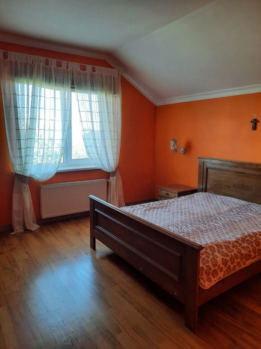 Продам дом права сторона ( р-н Вет.лікарні)