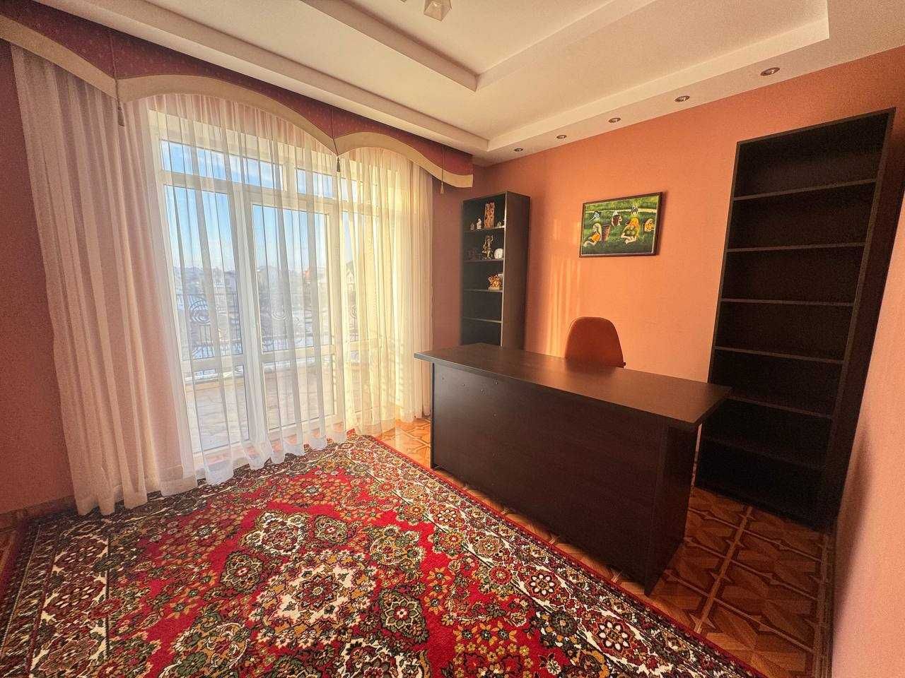 Продаж будинку з ділянкою на 20 соток,Озерна.площа 444 кв.м, 5 кімнат.