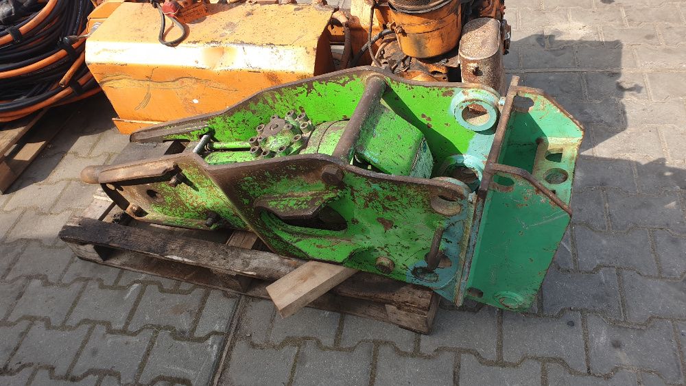 koparka młot wyburzeniowy do kucia MONTABERT BRP 100 waga 265 kg