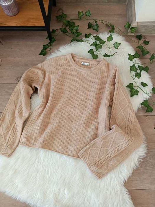 Beżowy sweterek M L oversize