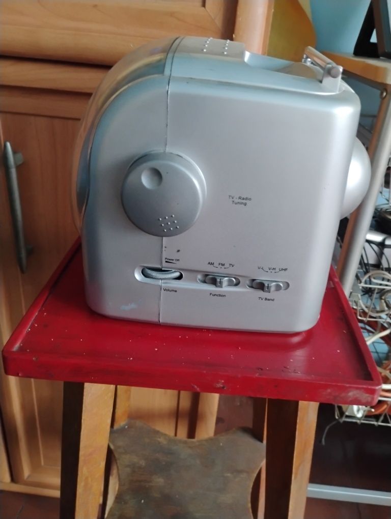 Zabytkowe radio z telewizorem