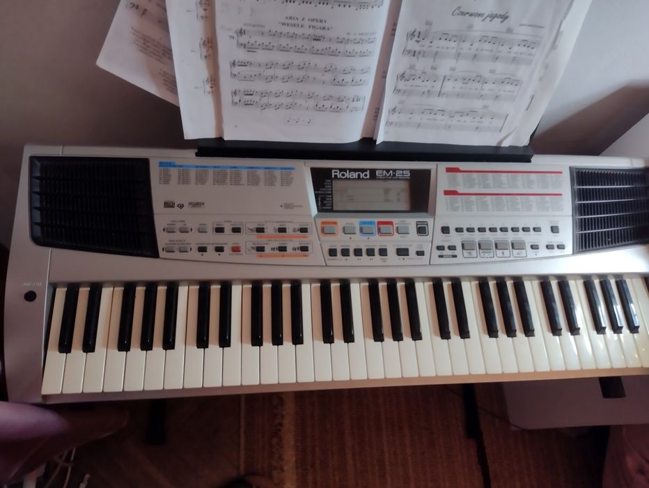 Roland EM-25 keyboard