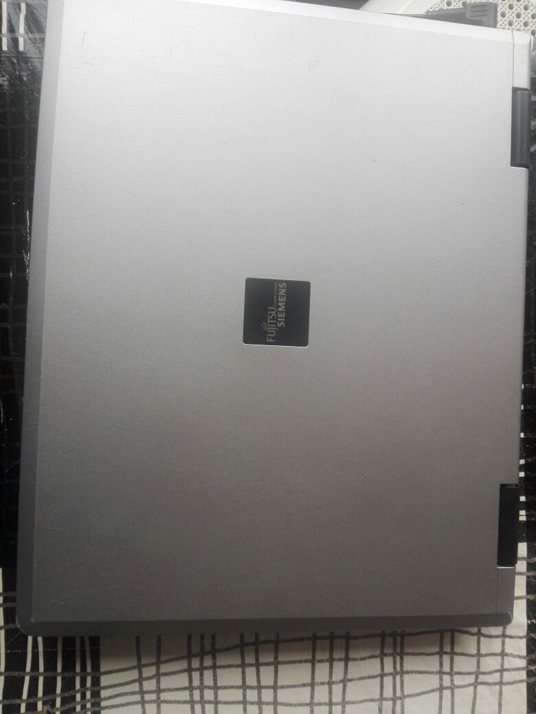 Vendo computadores antigos
