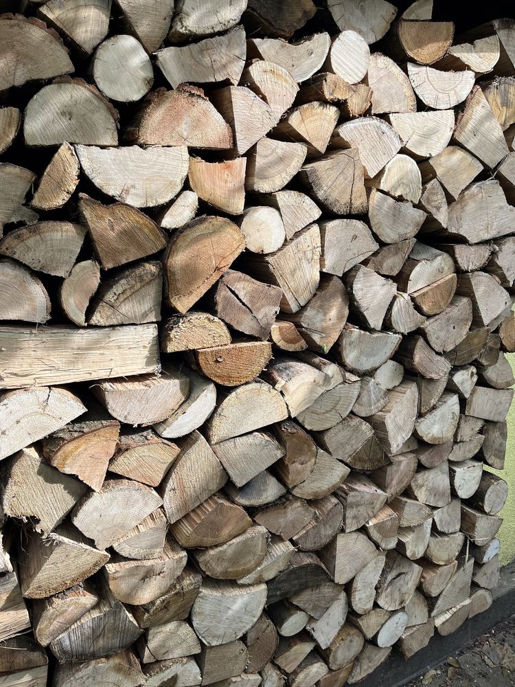Drewno opałowe - kominkowe   Sezonowane  gwarantuje transport