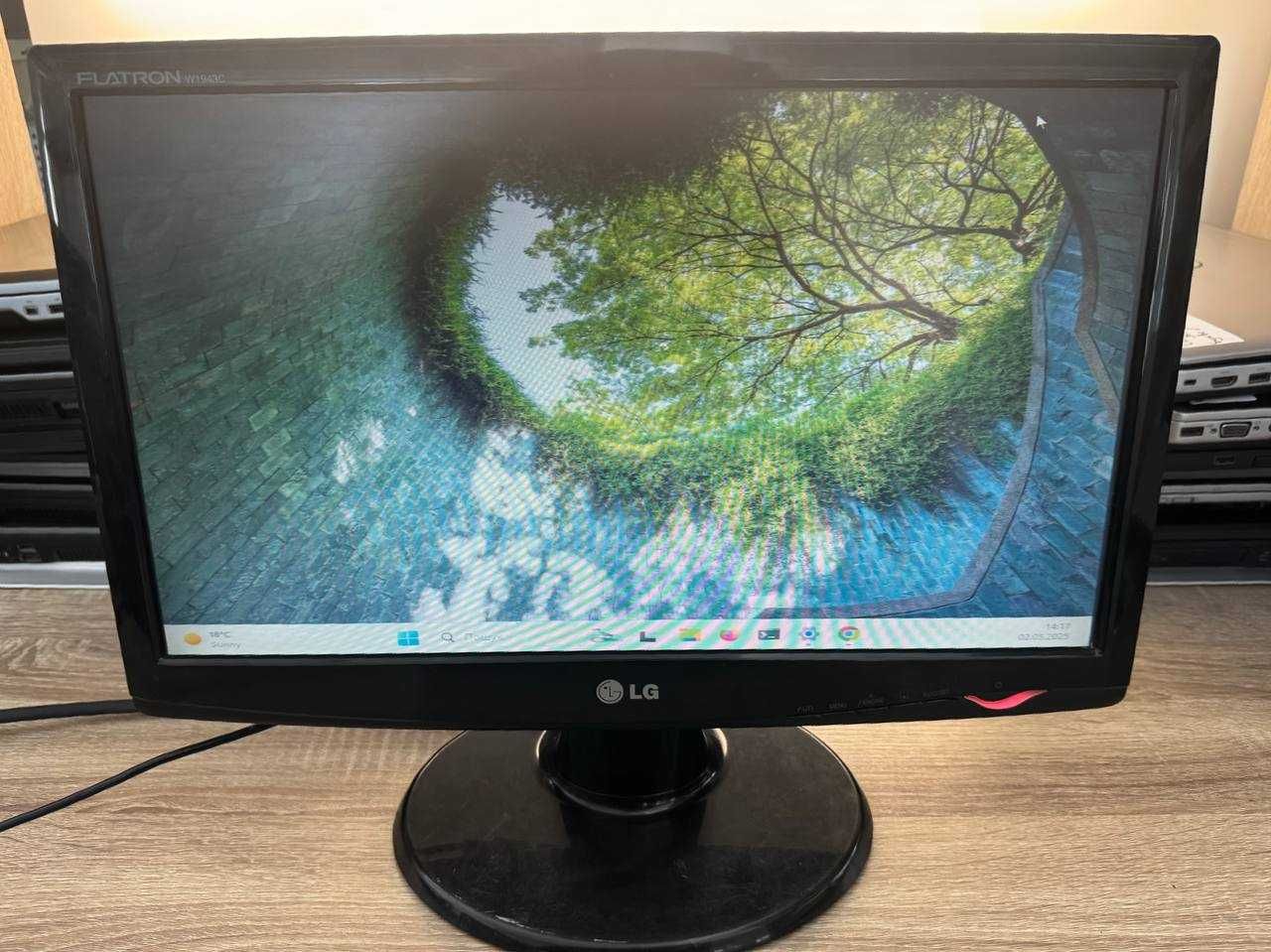 Б/В LG Flatron W1943C — 18.5" / HD / VGA