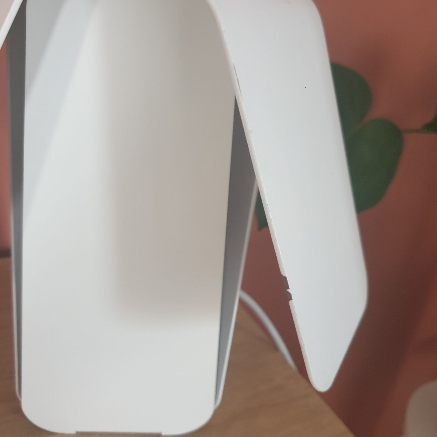 Norann copenhagen Lampka nocna stołowa metal biała
