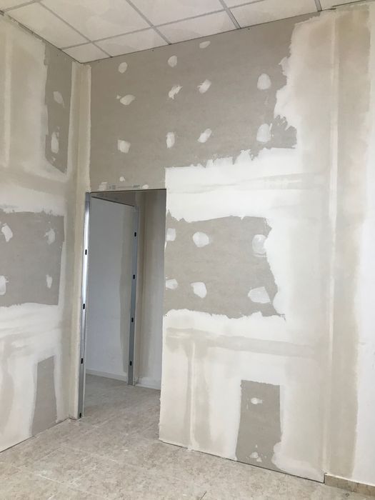 Instalação de divisória com pladur + barramento