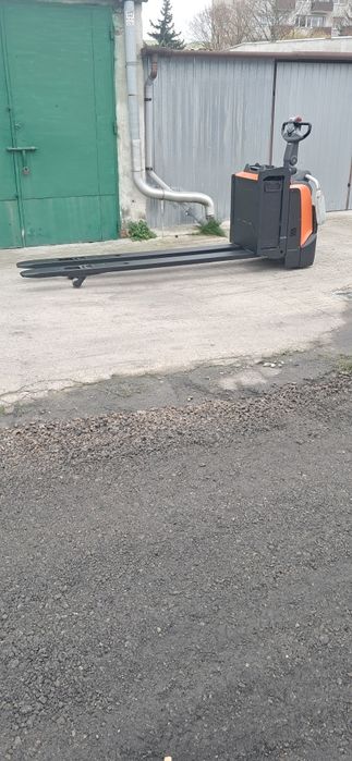 Paleciak elektryczny Toyota