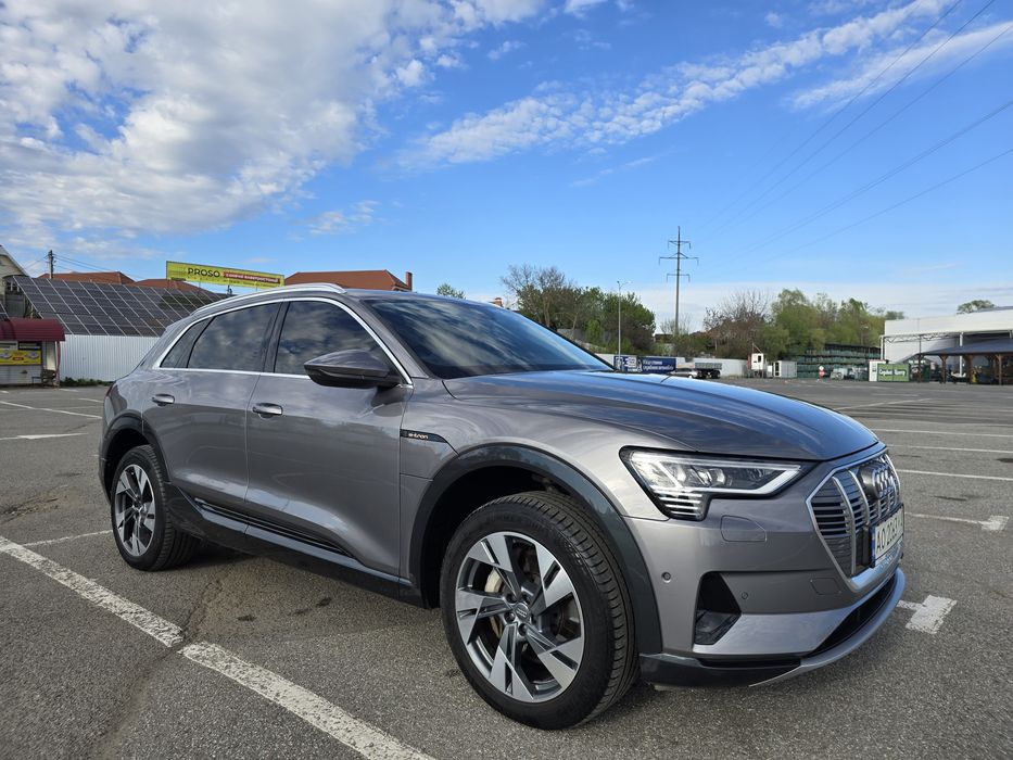 Продаж AUDI e-tron 55 Quattro / 95 кВт / Full-Led digital Matrix
2020