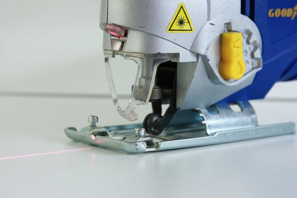 Wyrzynarka do drewna mocna, prawie NOWA,  Good Year 710 W