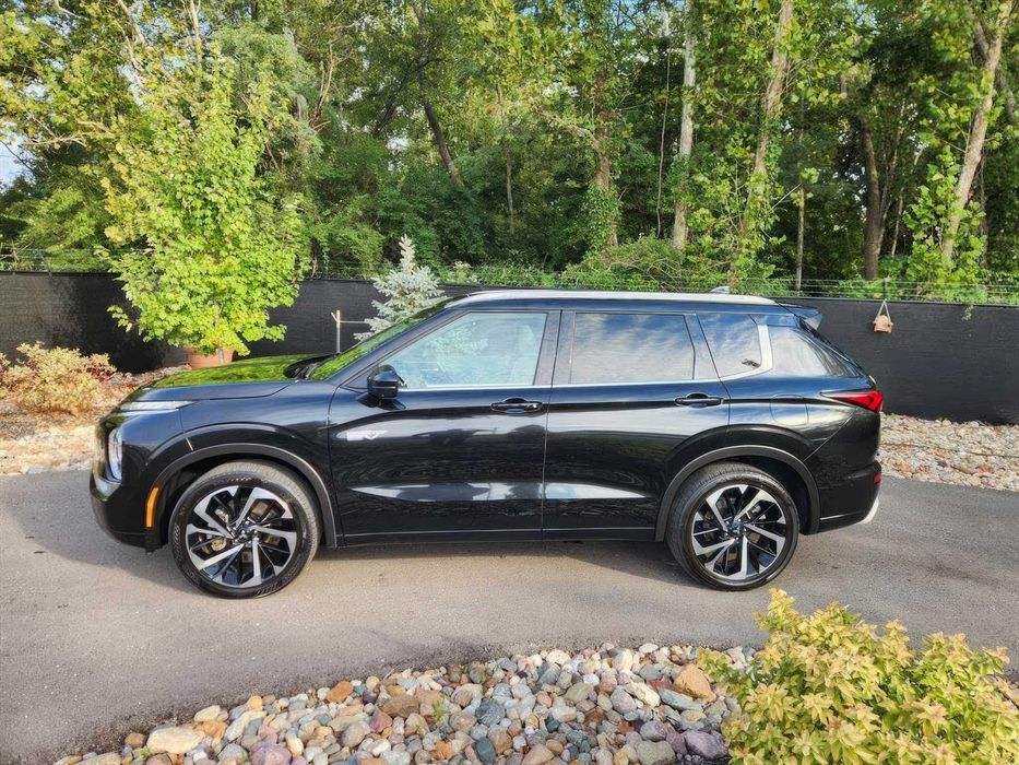 Mitsubishi Outlander      2024