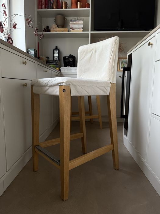 Hoker krzeslo barowe drewniane Ikea Henriksdal