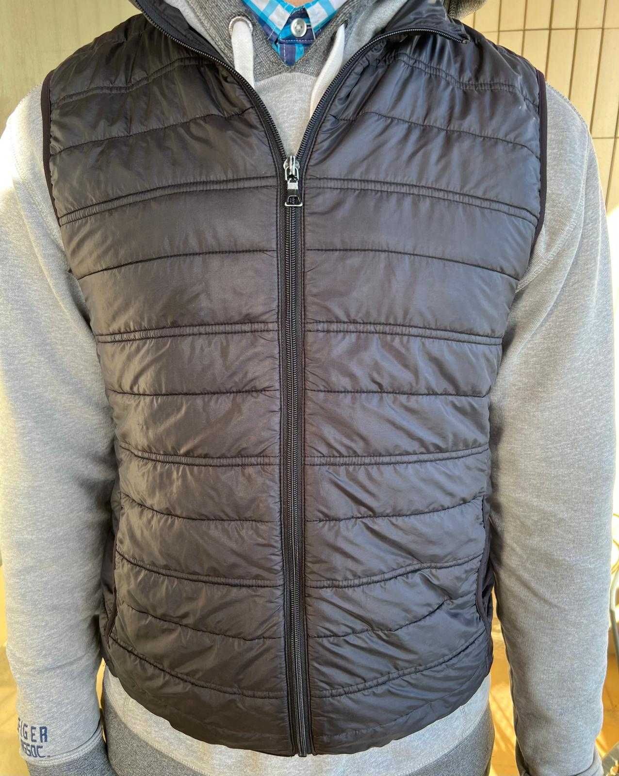 Ultra light down sleeveless jacket