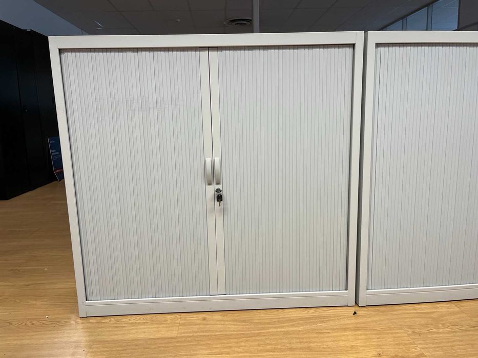 Armário médio - estrutura metálica e tampo com pintura epoxy