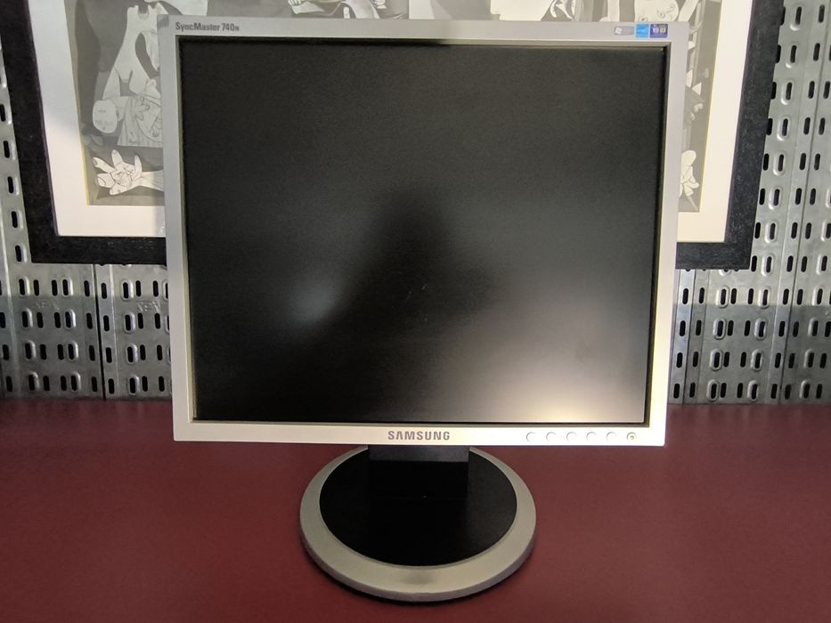 Monitor Samsung 17” (SyncMaster 740N) – Bom estado + cabos
