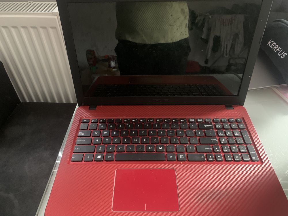 Laptop asus sprawny uszkodzona obudowa