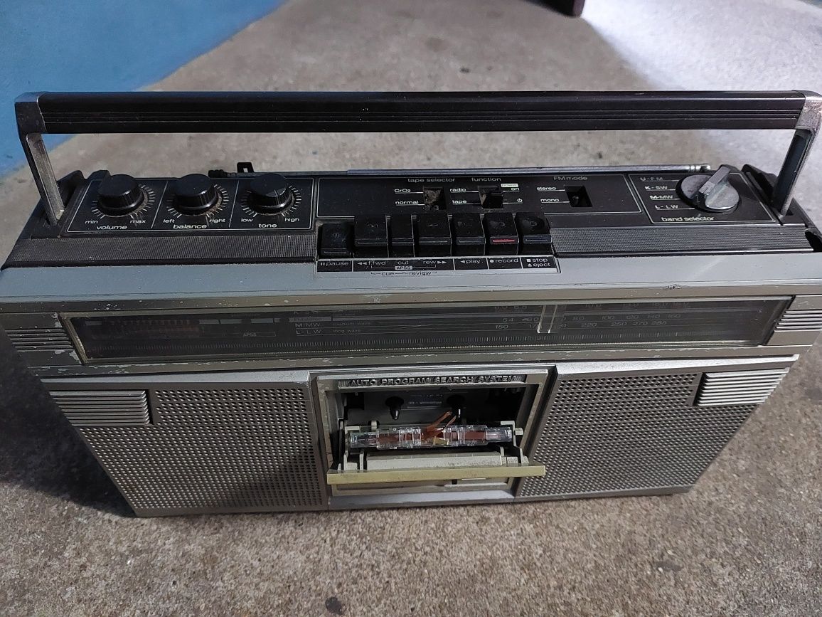 RÁDIO Sharp com cassete.
