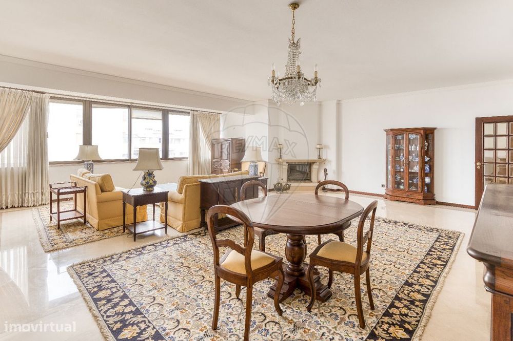 Apartamento T4 para arrendamento