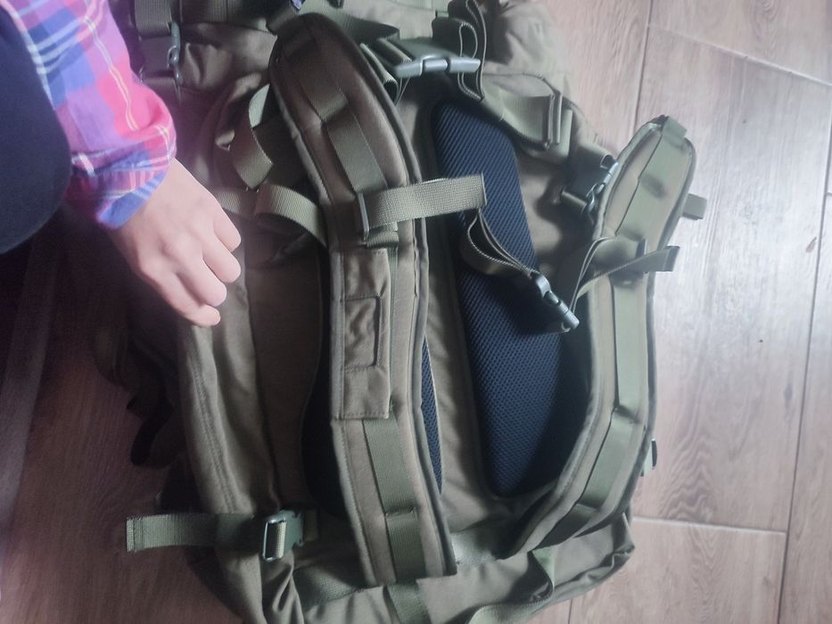 Dwa plecaki, duży górski i mały, zestaw nowy