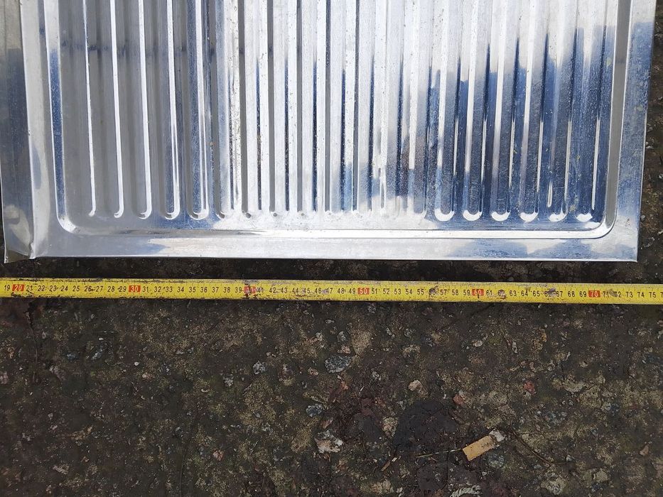 Мойка накладная.