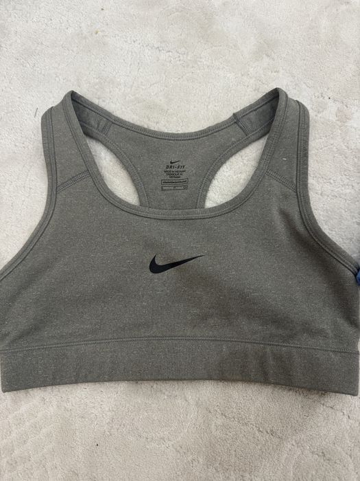 Топ для спорту nike