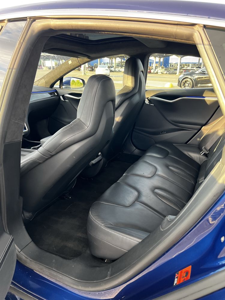 Tesla model S 90D