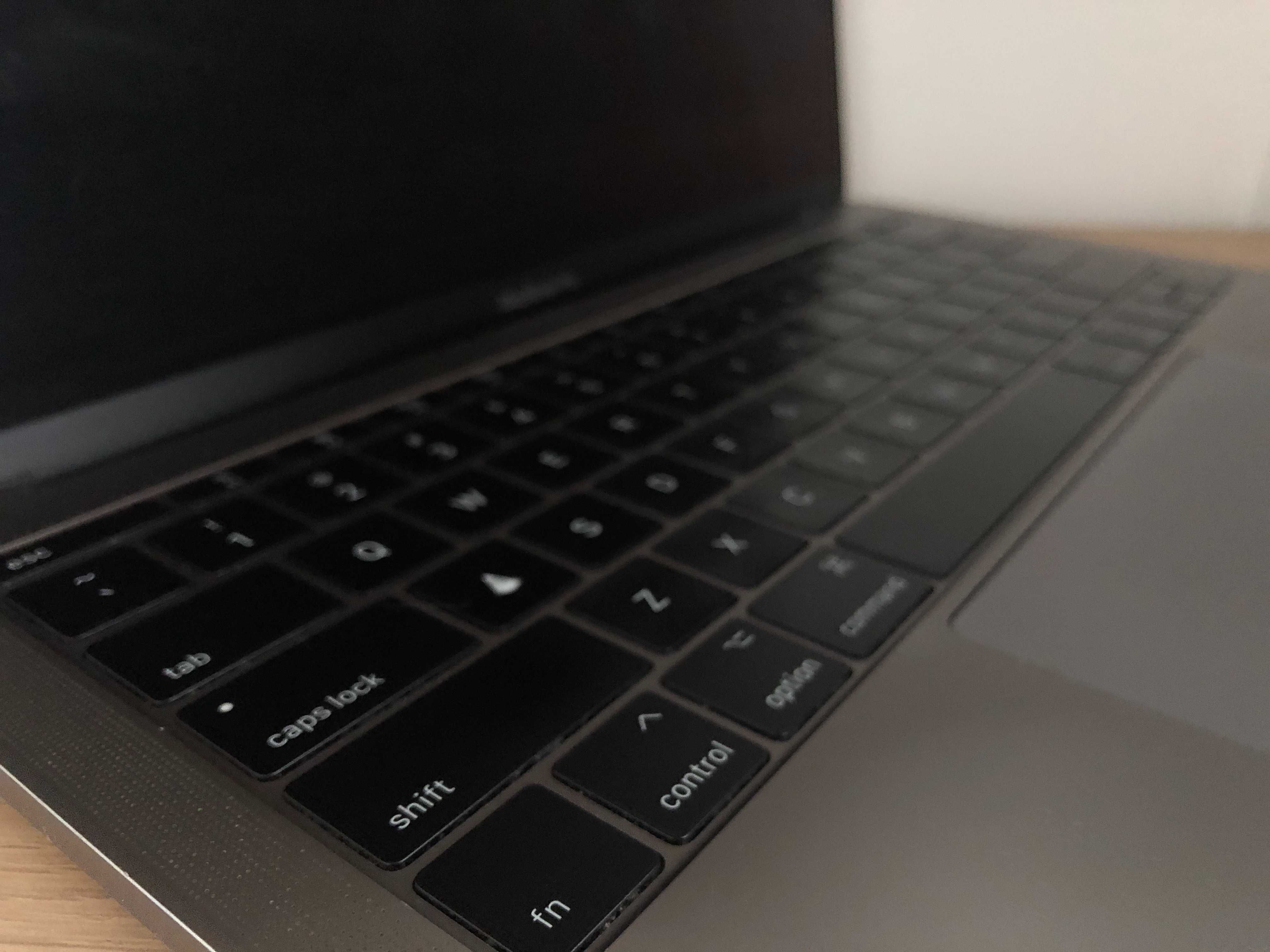 Macbook Pro 13" 2017 (problema de bateria e ecrã)