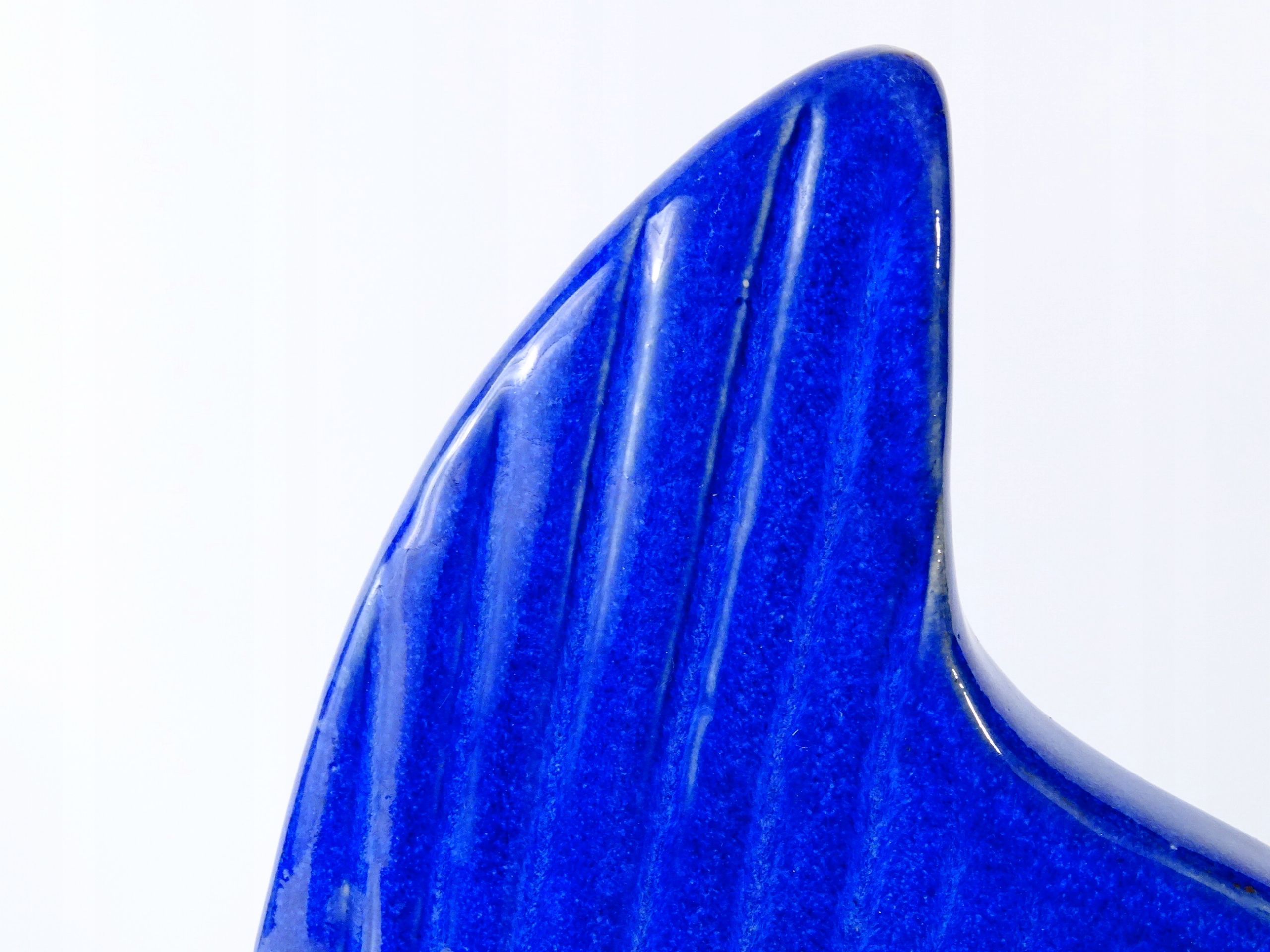 duża stara figura ceramiczna niebieska ryba