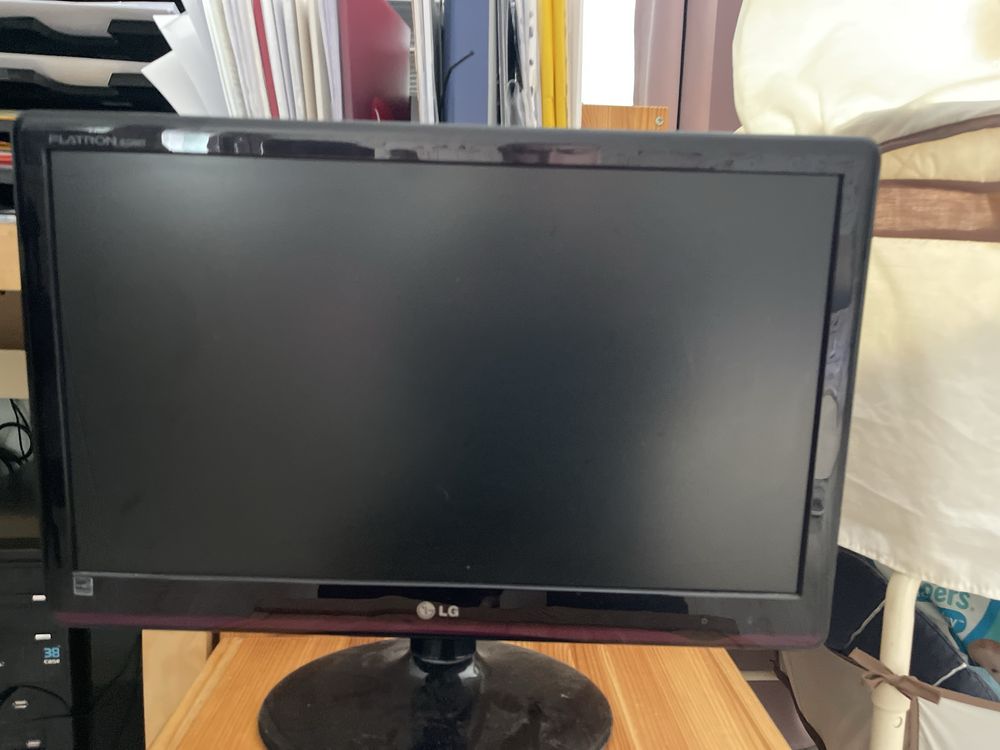 Monitor LG Flatron E2240 – 21.5”, Full HD, sprawny