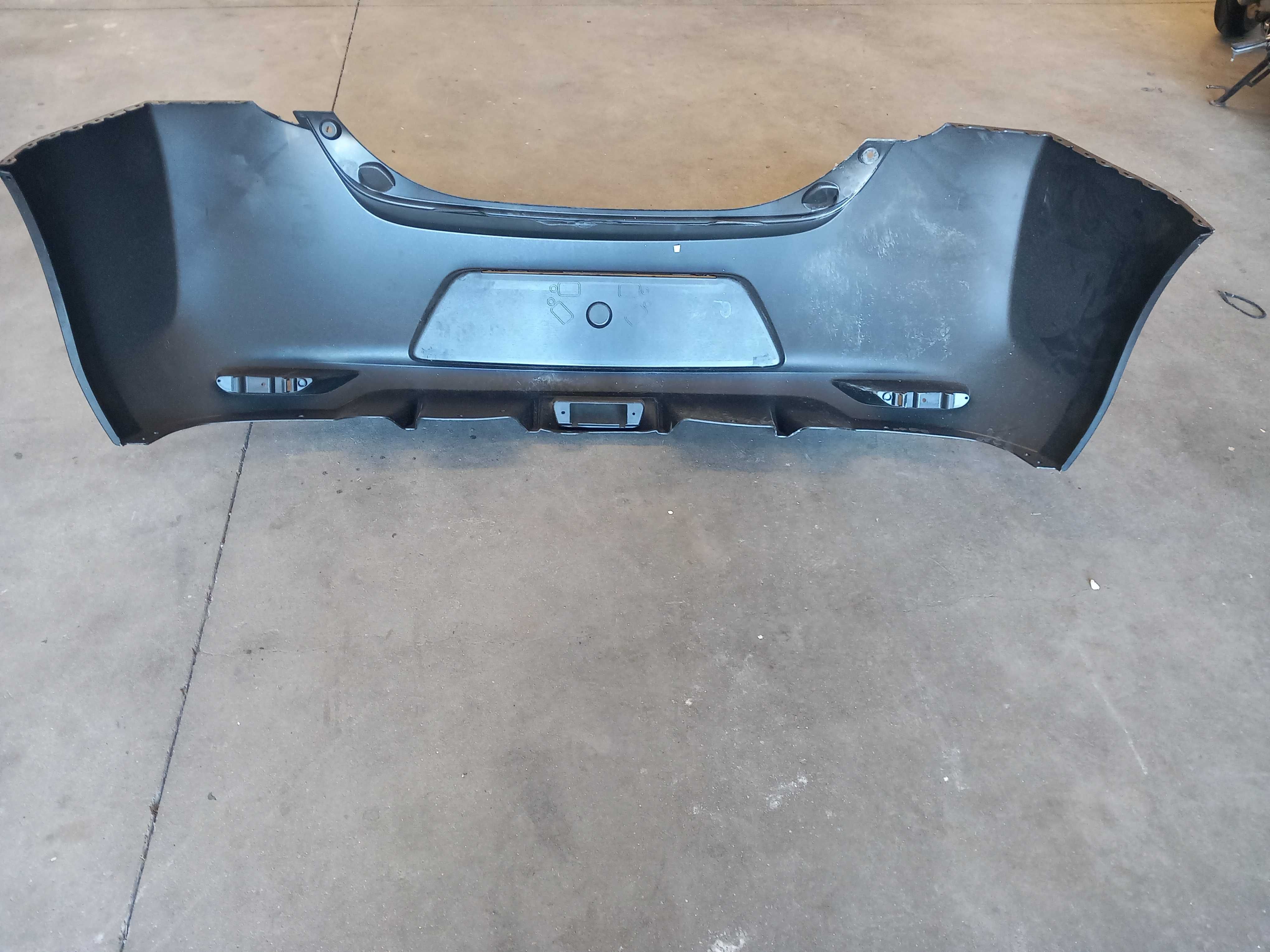 Para-choques traseiro de origem de um nissan leaf