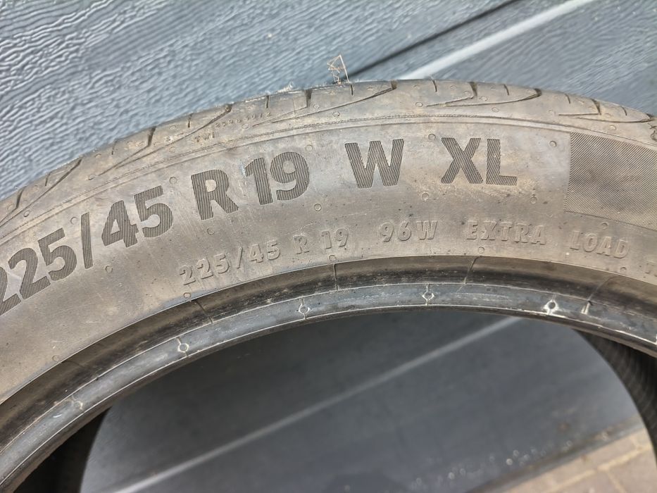 Dwie opony Continental 225/45/19
