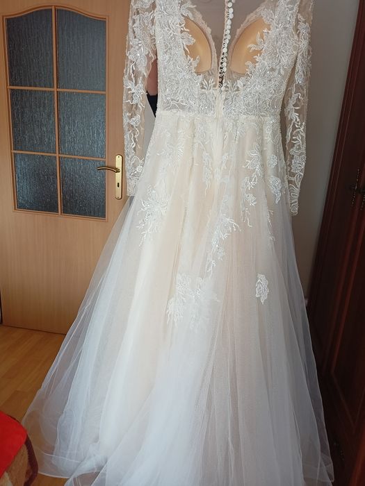 Przepiękna suknia ślubna  roz. M/176 z trenem, + welon  długi i krótki