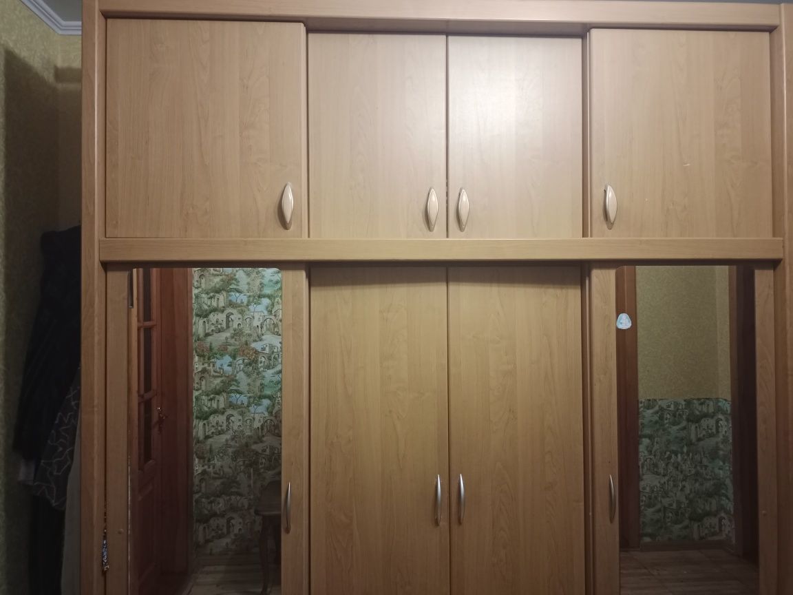 Шкаф в прихожую с тумбой