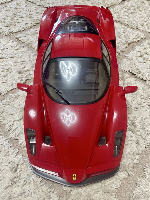 Машинка на радіоуправлінні Ferrari
