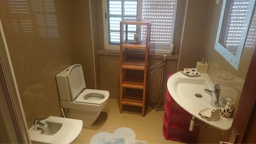 Quarto centro de Lisboa na Rua Morais Soares, preço com tudo incluído