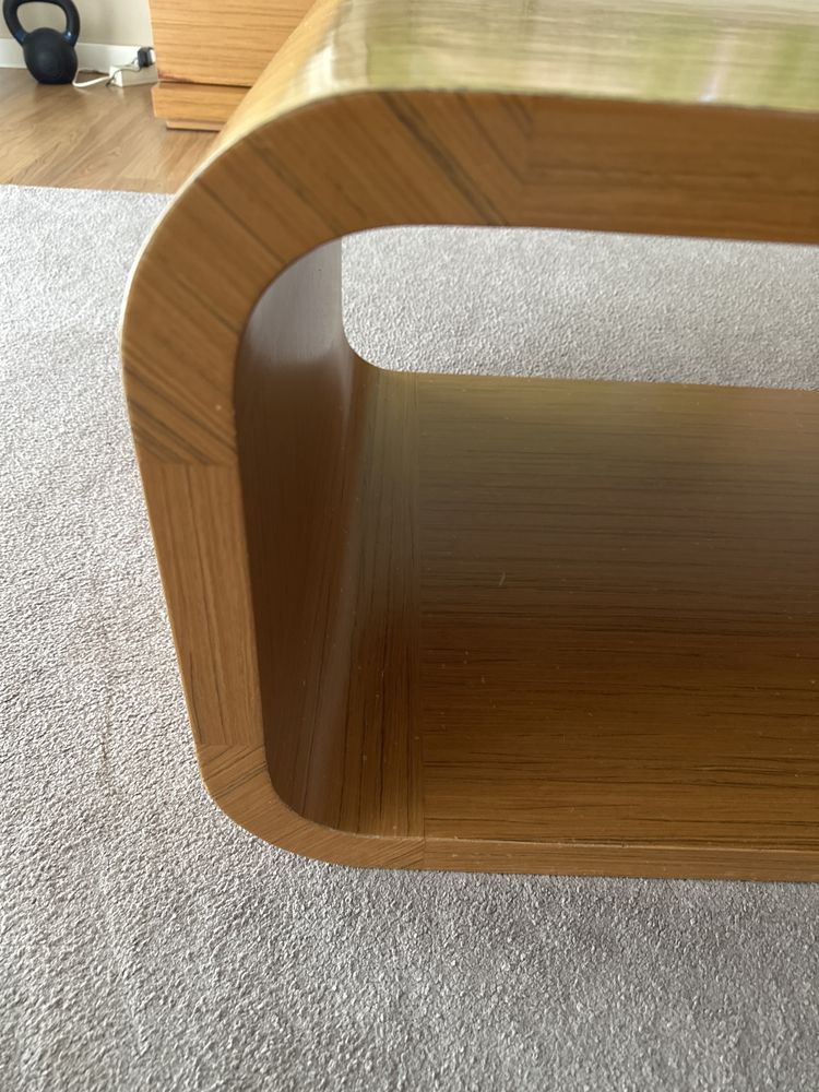 Mesa de centro em Madeira