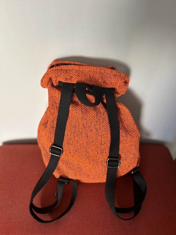 Mochila cor de laranja