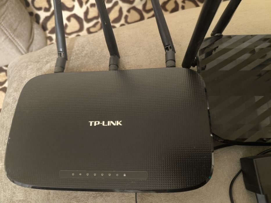 Роутер 2 модели б/у